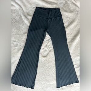 High rise, flare OG Ribbed Aerie leggings dark gray size L Short